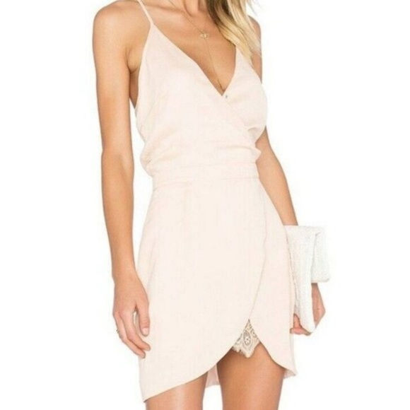 Lovers + Friends Dresses & Skirts - Lovers + Friends Revolve Soulmate Faux Wrap Mini Dress 👗